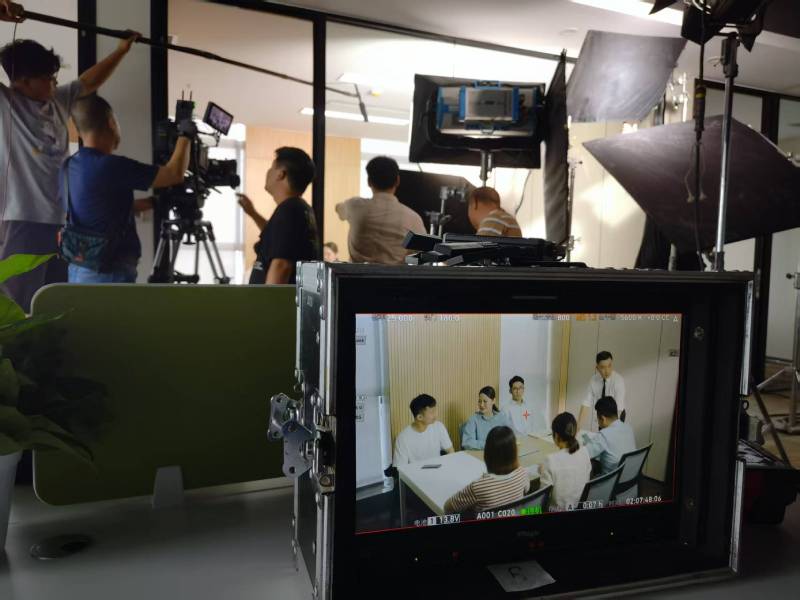 高陵县TVC拍摄公司：科技产品视觉化大师，诠释未来感与功能美学